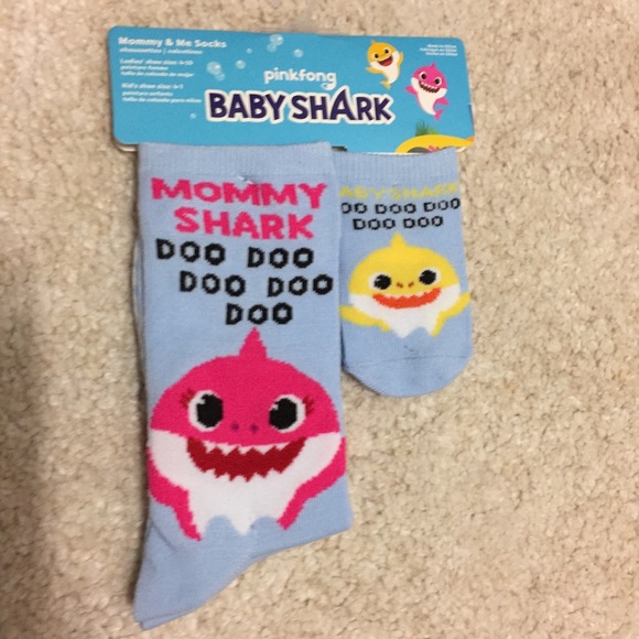 Baby Shark Mommy & Me Socks - Picture 1 of 2